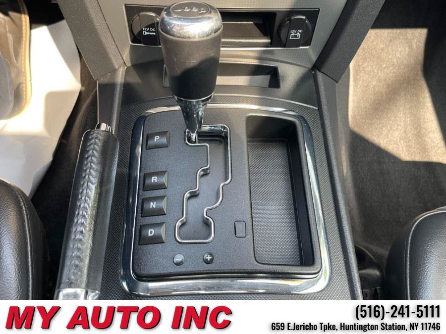 Used 2010 Jeep Grand Cherokee Laredo AWD/4WD image 19