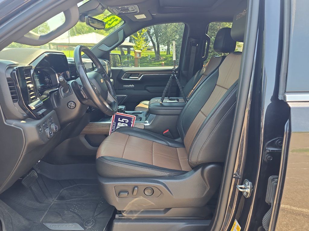 Used 2023 Chevrolet Silverado 1500 High Country w/ High Country Premium Package AWD/4WD image 11