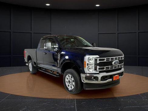 Used 2023 Ford F350 XLT w/ FX4 Off-Road Package AWD/4WD image 3