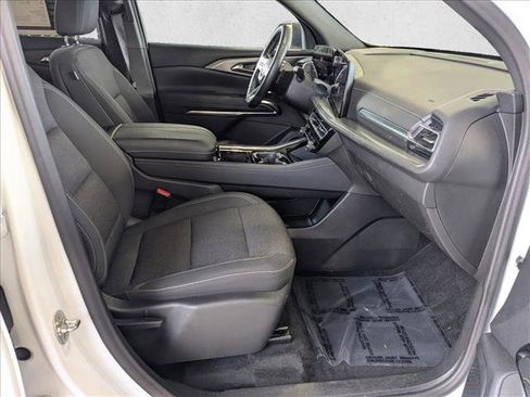 Used 2024 Chevrolet Traverse LT image 18