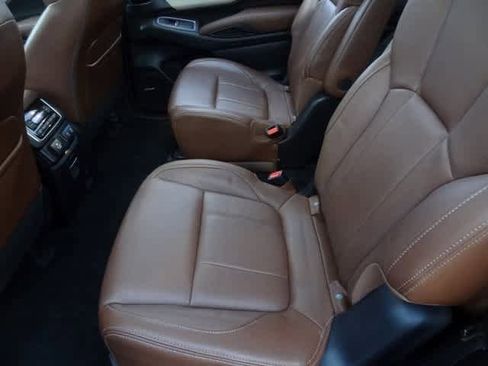 Used 2022 Subaru Ascent Touring w/ Popular Package #2A image 3