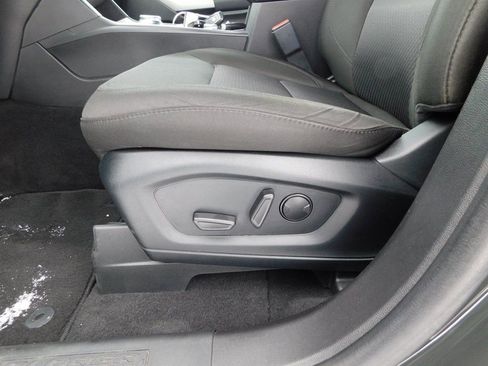 Used 2023 Ford Explorer XLT image 13