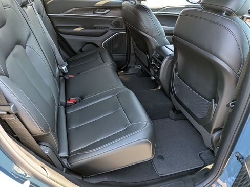 New 2026 Jeep Grand Cherokee Limited RWD image 33