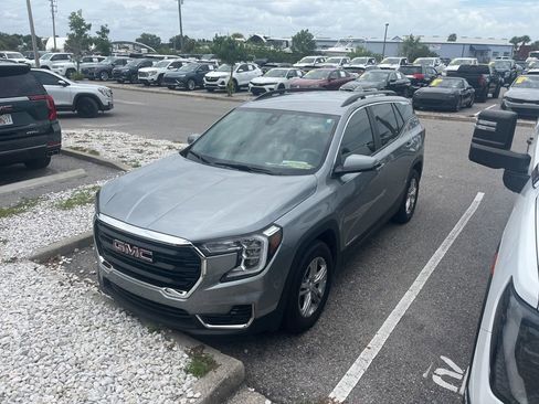 Used 2023 GMC Terrain SLE w/ Driver Convenience Package FWD image 2