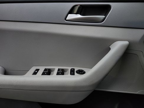 Used 2018 Hyundai Sonata SE image 16