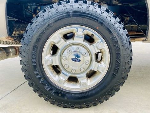 Used 2015 Ford F250 XLT w/ XLT Premium Package image 9