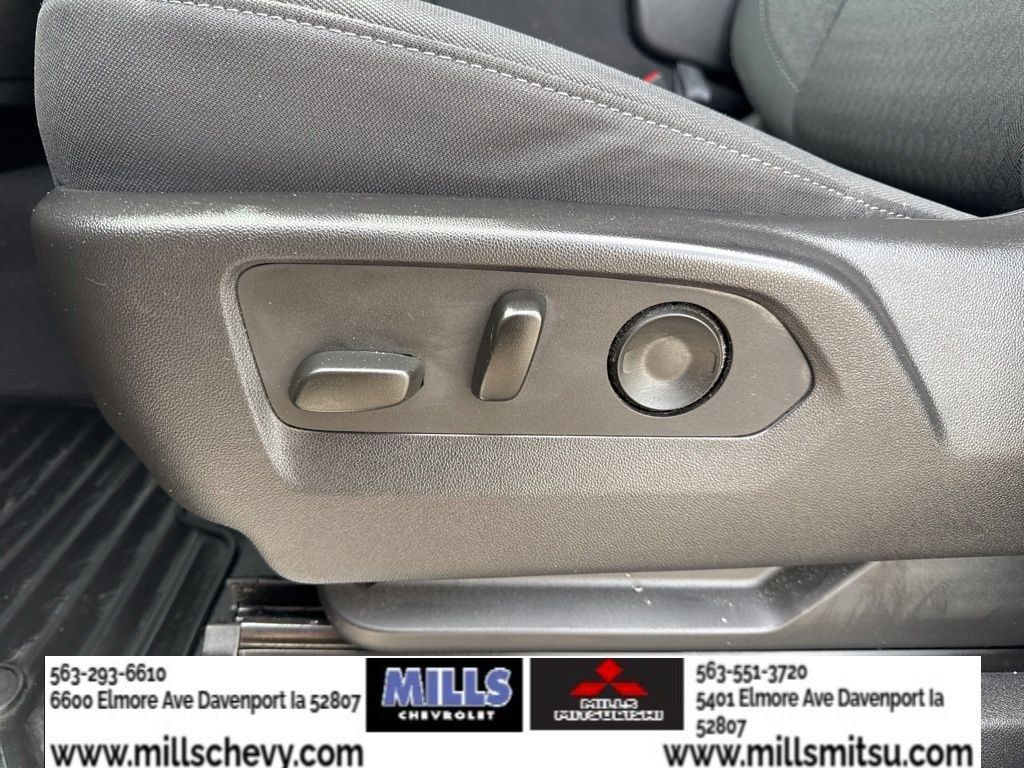 Used 2023 Chevrolet Silverado 1500 LT AWD/4WD image 11