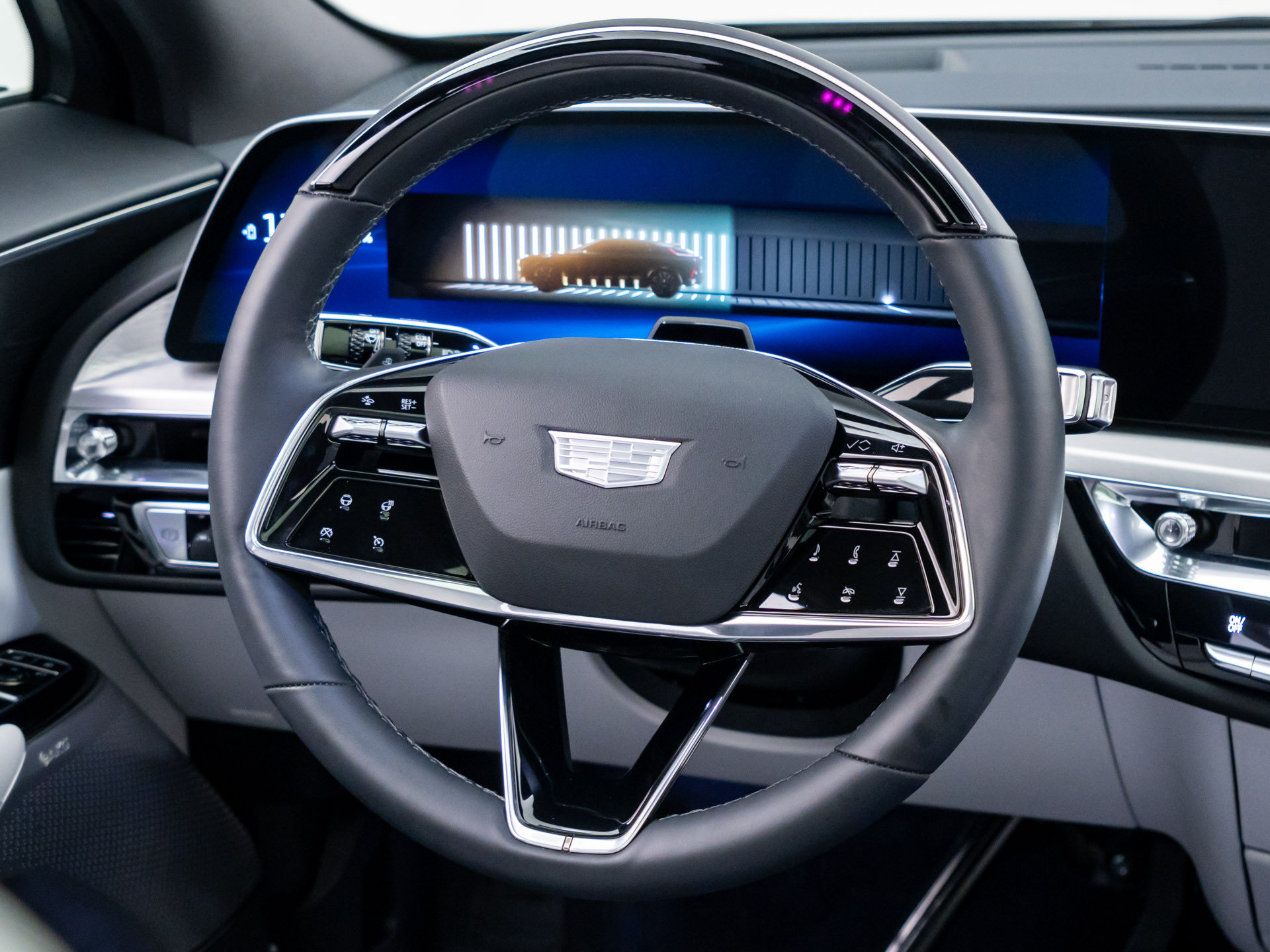 Used 2025 Cadillac Lyriq Luxury AWD/4WD image 13