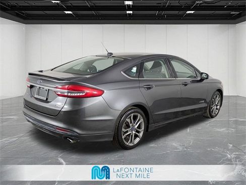 Used 2017 Ford Fusion SE w/ Equipment Group 601A image 5
