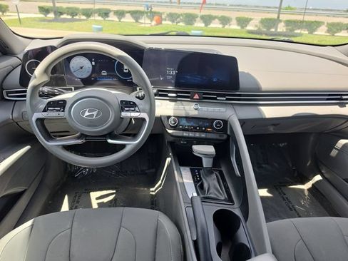 Used 2024 Hyundai Elantra SEL FWD image 7