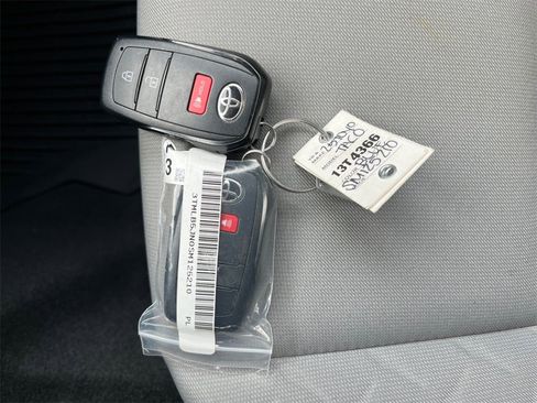 Certified 2025 Toyota Tacoma SR5 image 30