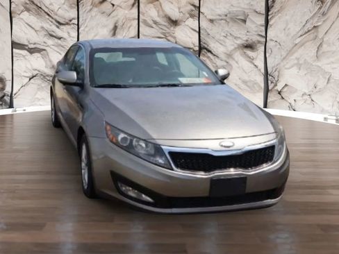 Used 2013 Kia Optima LX image 3