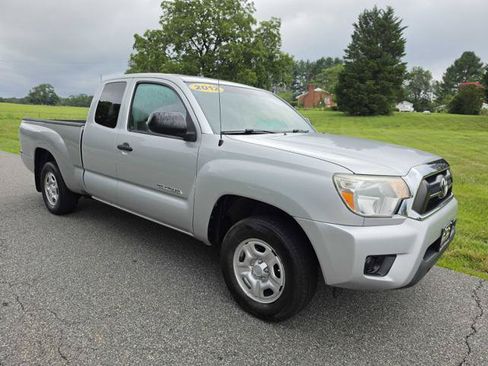 Used 2012 Toyota Tacoma 2WD Access Cab w/ SR5 Pkg image 4
