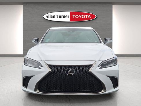 Used 2024 Lexus ES 300h F Sport image 3