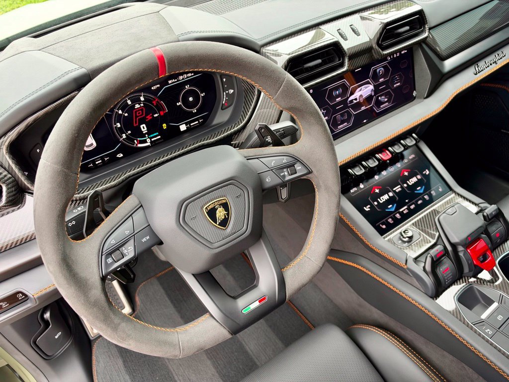 Used 2025 Lamborghini Urus SE AWD/4WD image 13