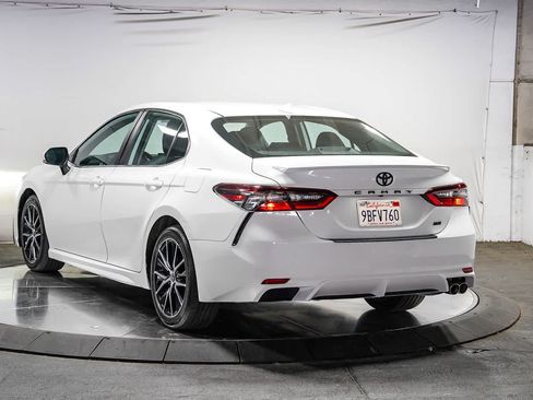 Certified 2022 Toyota Camry SE FWD image 3