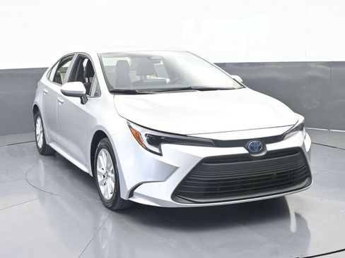 Used 2024 Toyota Corolla LE w/ LE Convenience Package image 9