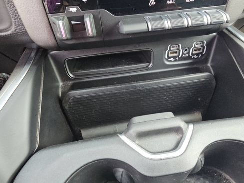 Used 2020 RAM 1500 4x4 Crew Cab image 18