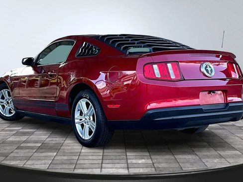 Used 2010 Ford Mustang image 4