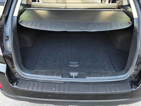 Used 2010 Subaru Outback 2.5i Limited AWD/4WD image 37