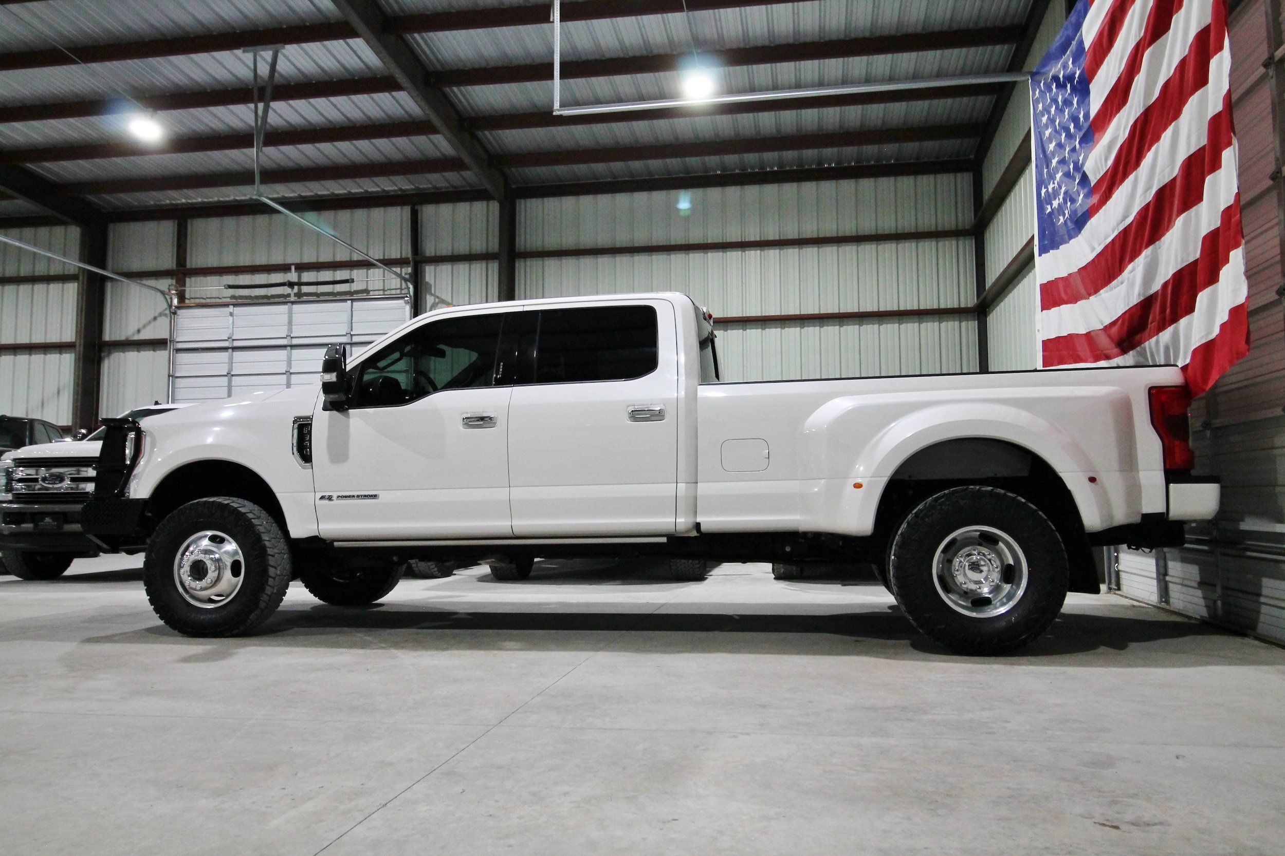 Used 2019 Ford F350 Platinum w/ Platinum Ultimate Package AWD/4WD image 6
