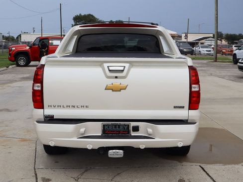 Used 2012 Chevrolet Avalanche LTZ RWD image 8