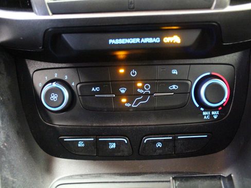 Used 2023 Ford Transit Connect XLT image 15