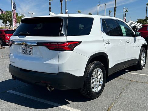 Used 2023 Chevrolet Traverse LS image 3