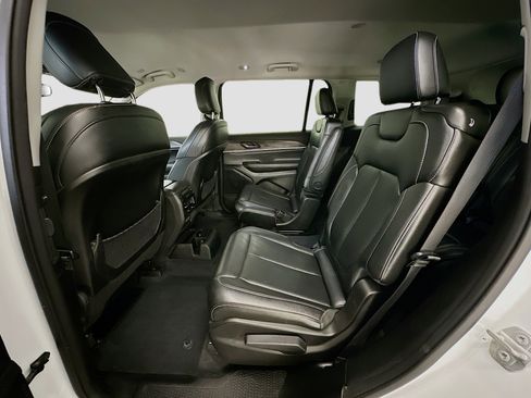 Used 2023 Jeep Grand Cherokee L Limited image 29