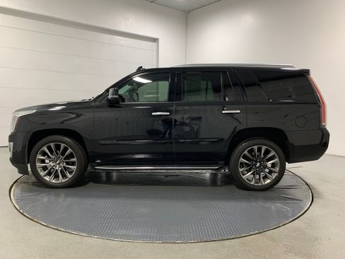 Used 2020 Cadillac Escalade Luxury w/ Escalade Sport Edition image 26