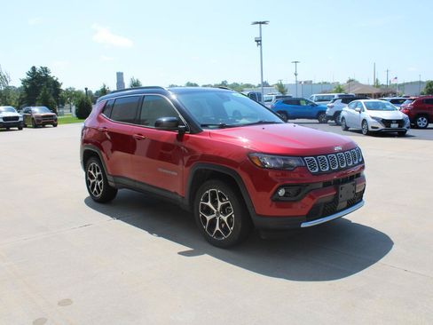 Used 2025 Jeep Compass Limited AWD/4WD image 4