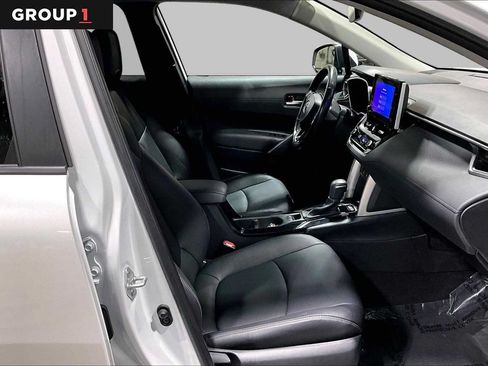 Used 2023 Toyota Corolla Cross XLE AWD/4WD image 9