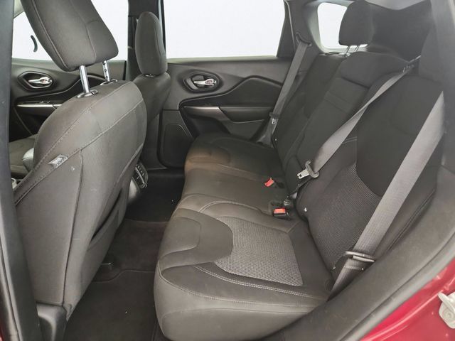 Used 2019 Jeep Cherokee Latitude w/ Popular Appearance Group FWD image 22