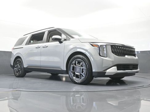 Used 2026 Kia Carnival EX FWD image 65