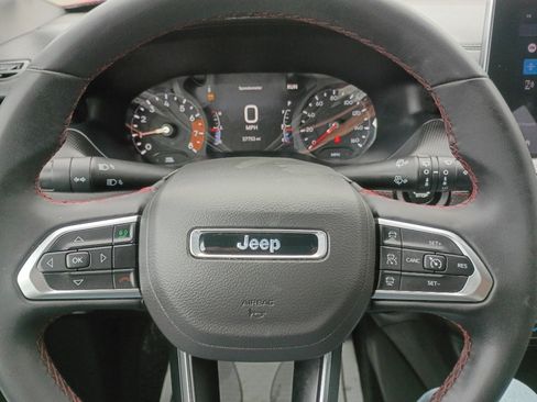 Used 2025 Jeep Compass Trailhawk AWD/4WD image 16