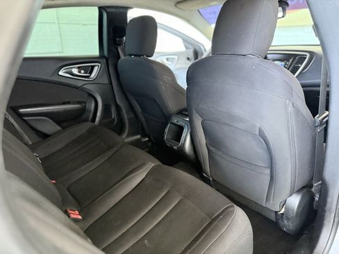 Used 2015 Chrysler 200 Limited image 38