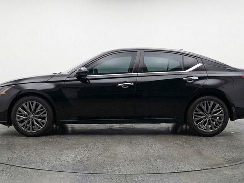 Used 2025 Nissan Altima 2.5 SV image 5