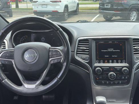 Used 2018 Jeep Grand Cherokee Limited image 12