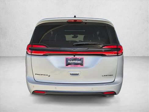 New 2026 Chrysler Pacifica Limited image 8