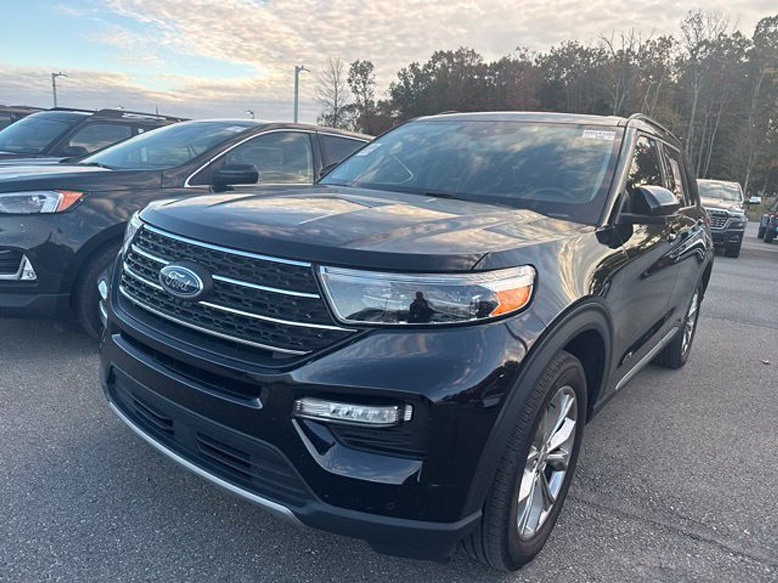 Used 2023 Ford Explorer XLT w/ Equipment Group 202A AWD/4WD image 3