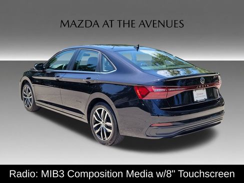 Used 2025 Volkswagen Jetta SE FWD image 5