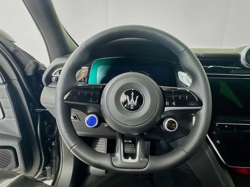 New 2025 Maserati Grecale GT image 12