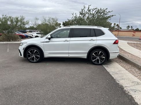 Used 2022 Volkswagen Tiguan SEL R-Line image 6