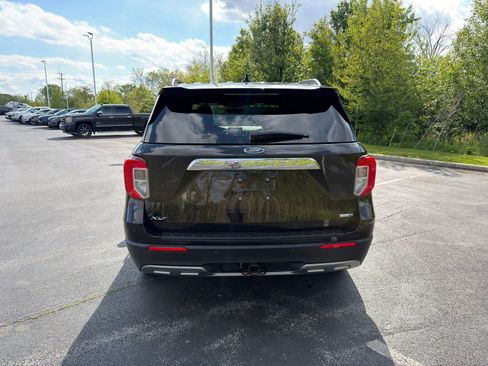 Used 2020 Ford Explorer XLT w/ Equipment Group 202A AWD/4WD image 6