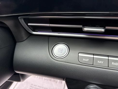 Used 2024 Hyundai Elantra SEL image 33