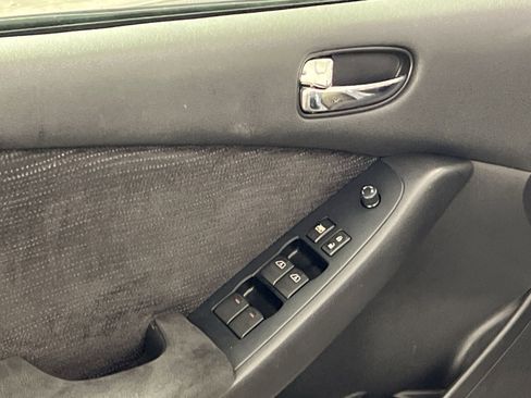 Used 2010 Nissan Altima 2.5 S w/ Premium Audio Pkg image 15