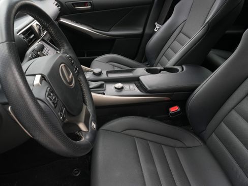 Used 2019 Lexus IS 300 F Sport w/ F Sport Package RWD image 10