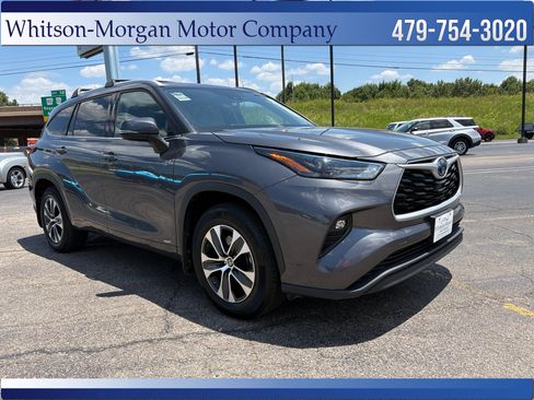 Used 2022 Toyota Highlander XLE AWD/4WD image 4
