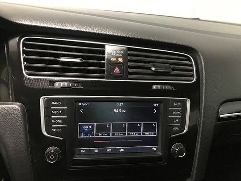 Used 2017 Volkswagen GTI SE image 27