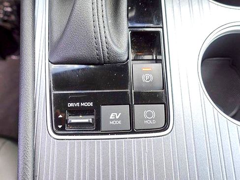 Used 2025 Toyota Sienna XLE FWD image 22